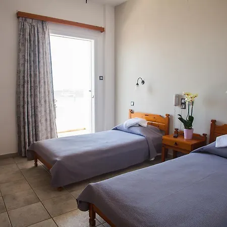 Olympia Finikas (Syros)
